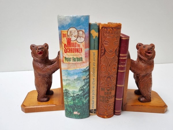 Houten-Beren-boekensteunen-Brienz-black-forest-bear-woodcarving-bookends-Geschwister Sarbach-Bookends-Switzerland